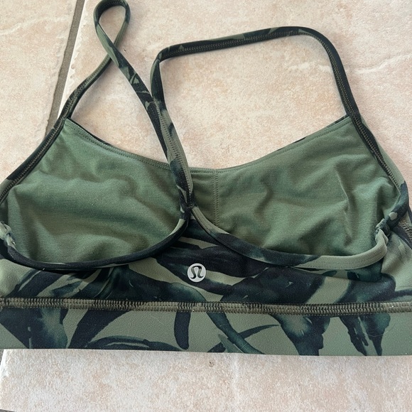Lululemon sports bra - Picture 2 of 3